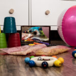 Bewegung und Spiel für Babys geboren von Mai bis Juli 2021